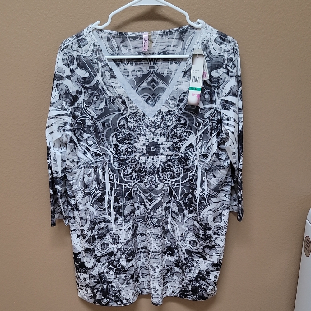 NWT Kiara Monochrome Patterned Blouse 🖤🤍